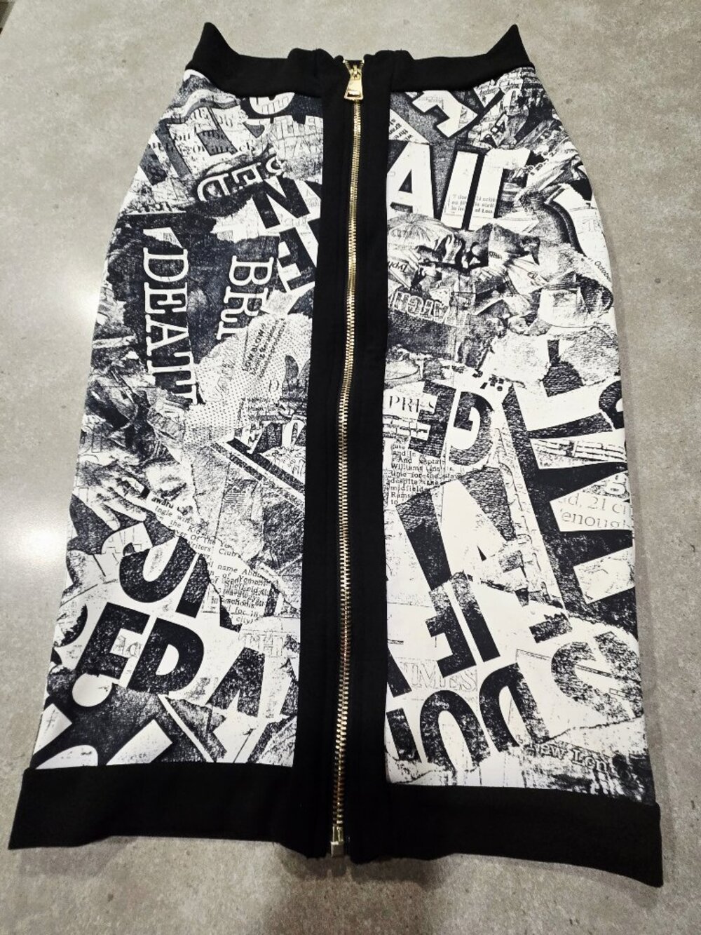 WIN WIN Women's Black/White Graphic Print Skirt w/Front Zipper - Size 13/14